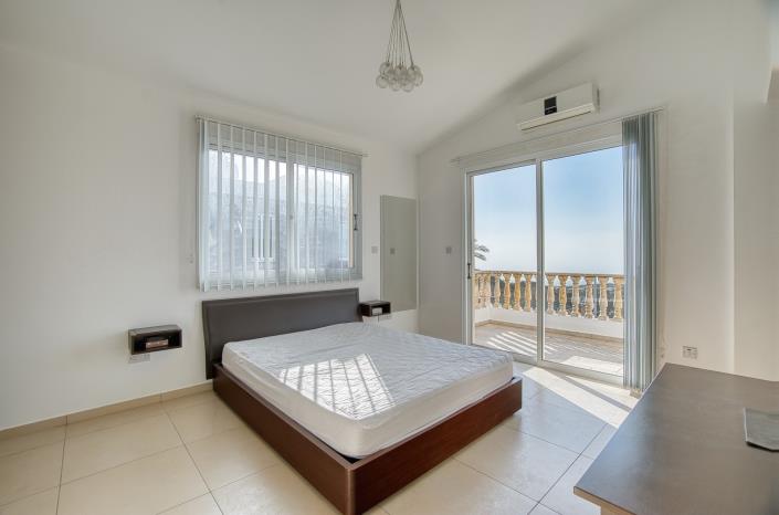 Image No.12-4 Bed Villa / Detached for sale