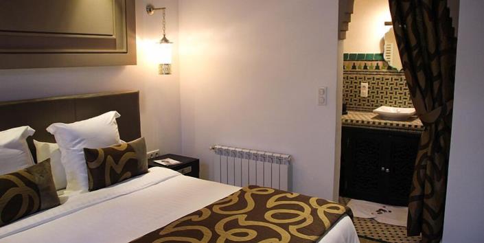 Image No.1-9 Bed Hotel for sale