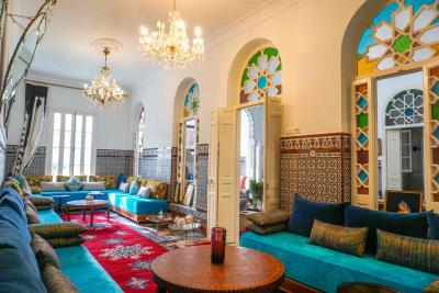 VILLA-SLAMA-SALON-MAROCAINmou2-vue-vers-lobby