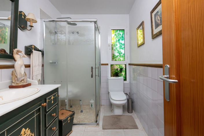 Image No.17-4 Bed Townhouse for sale