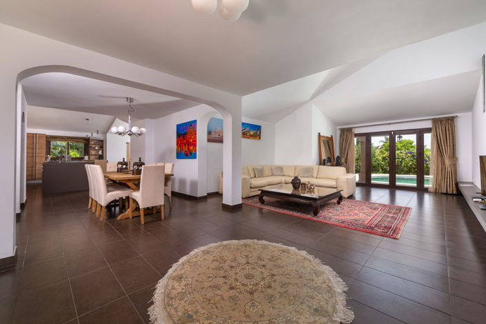 Image No.2-4 Bed Villa for sale