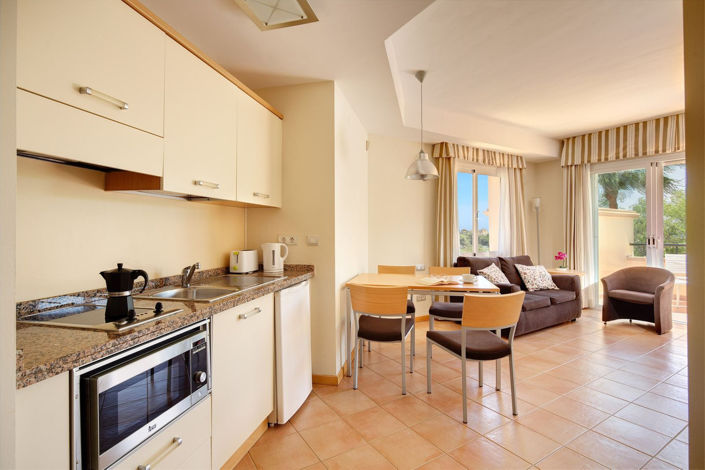 Image No.10-15 Bed Commercial for sale