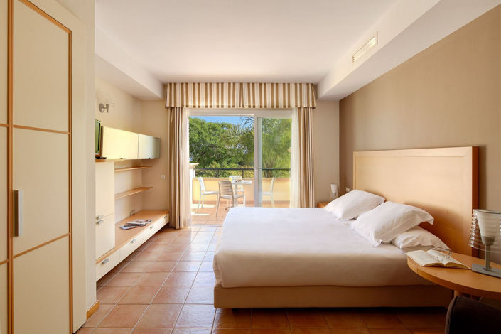 Image No.20-15 Bed Commercial for sale