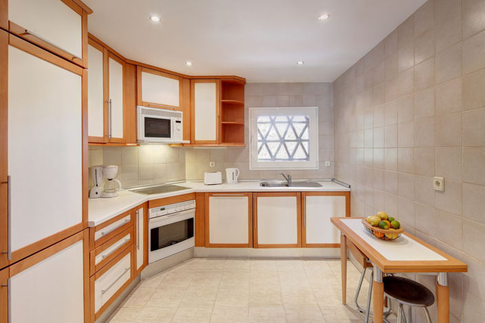 Image No.21-15 Bed Commercial for sale