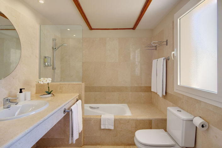 Image No.23-15 Bed Commercial for sale