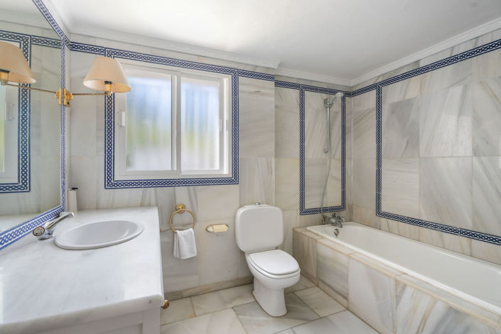 Image No.11-7 Bed Villa for sale