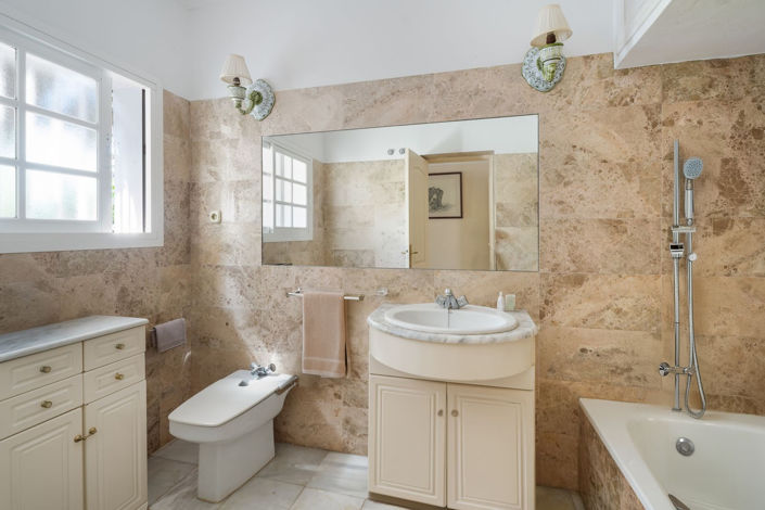 Image No.8-7 Bed Villa for sale