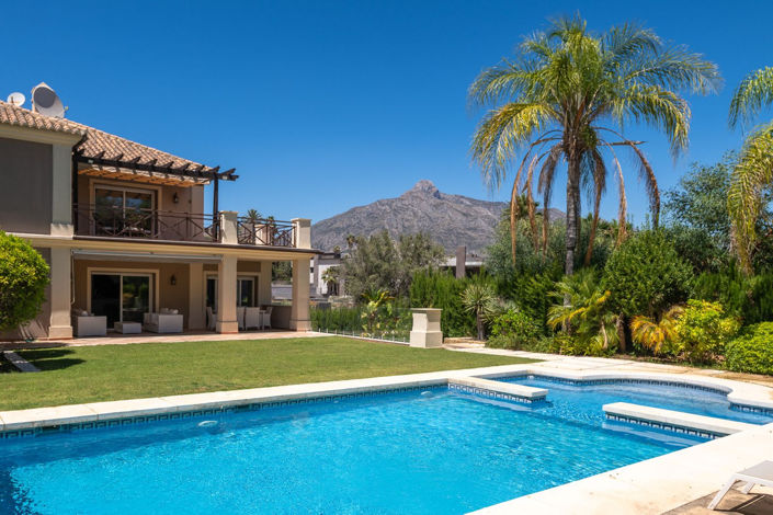 Image No.1-Villa de 6 chambres à vendre à Nueva Andalucia