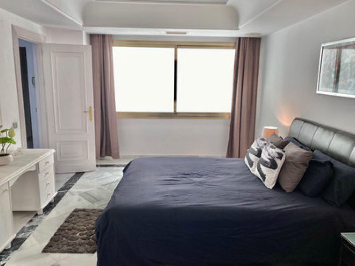 Image No.20-6 Bed Apartment for sale