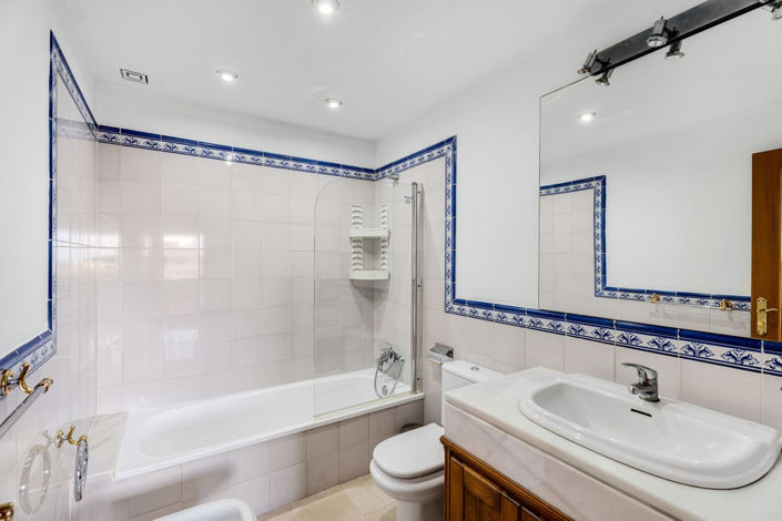 Image No.21-3 Bed Apartment for sale