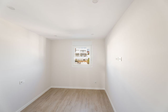 Image No.12-4 Bed Townhouse for sale