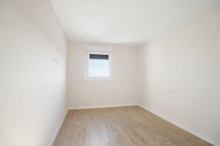 Image No.14-4 Bed Townhouse for sale