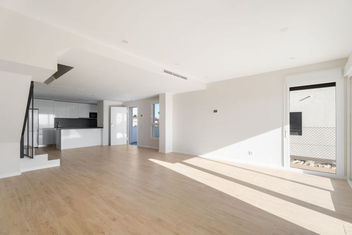 Image No.5-4 Bed Townhouse for sale