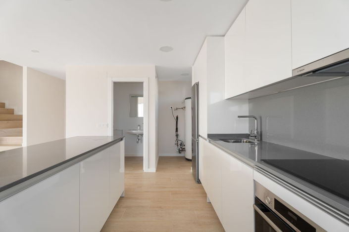 Image No.7-4 Bed Townhouse for sale