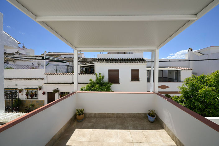 Image No.10-4 Bed Townhouse for sale