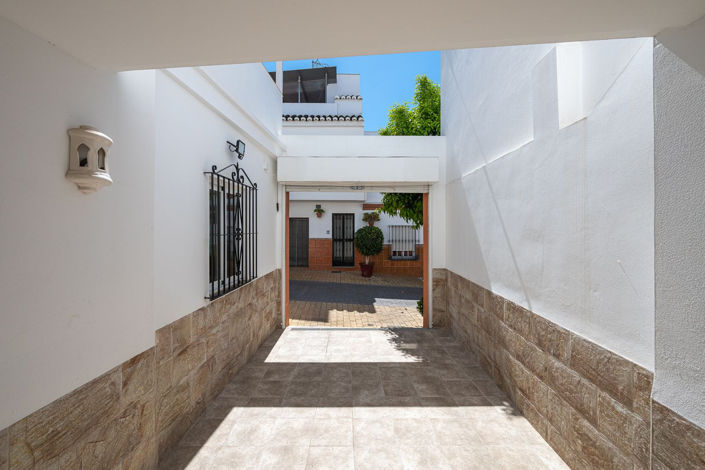 Image No.12-4 Bed Townhouse for sale