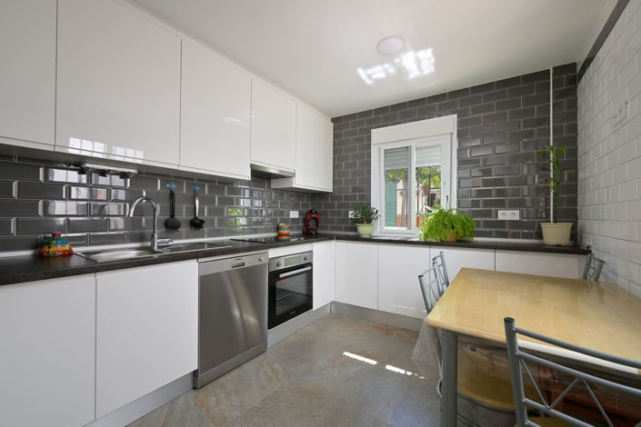 Image No.17-4 Bed Townhouse for sale