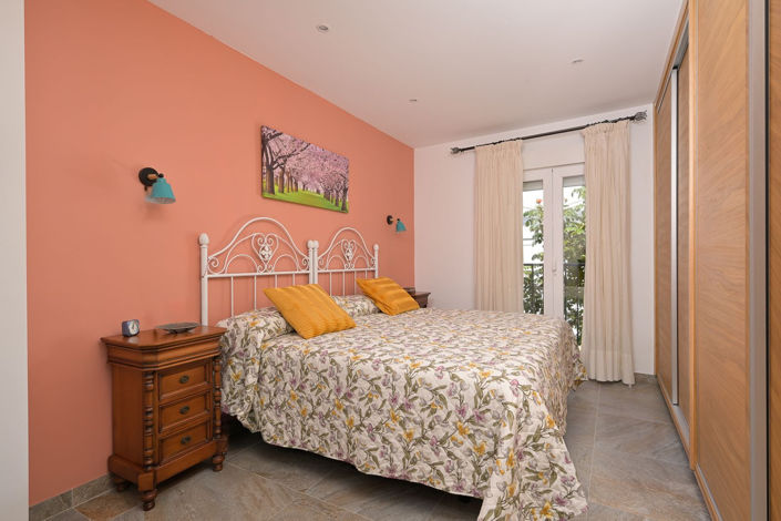 Image No.18-4 Bed Townhouse for sale