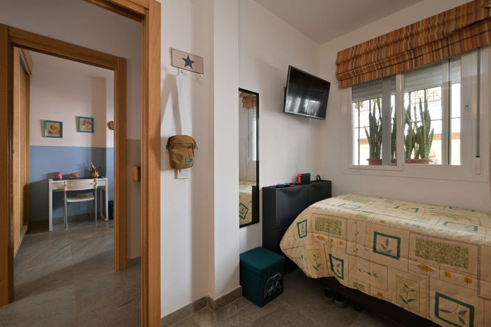 Image No.21-4 Bed Townhouse for sale