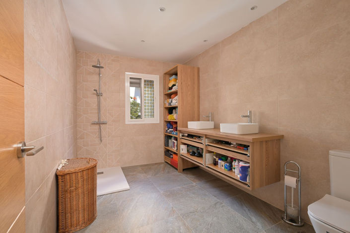 Image No.25-4 Bed Townhouse for sale