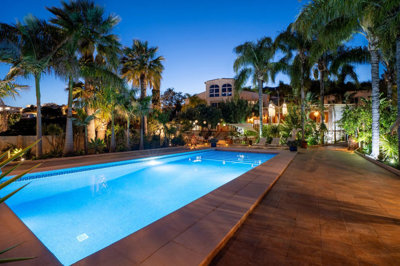 Commercial de 6 chambres à vendre à Benalmadena