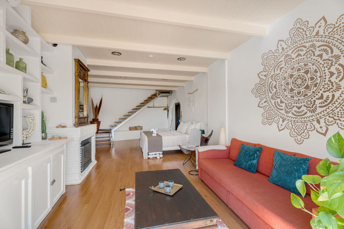 Image No.20-6 Bed Commercial for sale