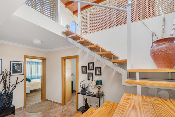 Image No.25-6 Bed Commercial for sale