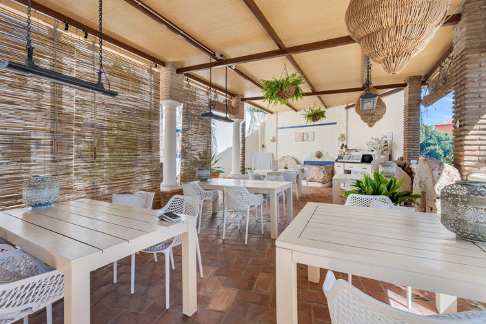 Image No.30-6 Bed Commercial for sale