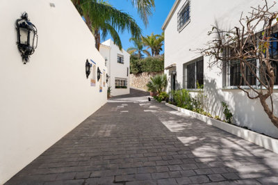 8-e64a9055bba3e77ac8aca3b893cdf826