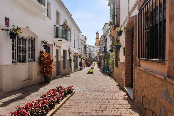 Image No.16-11 Bed Commercial for sale