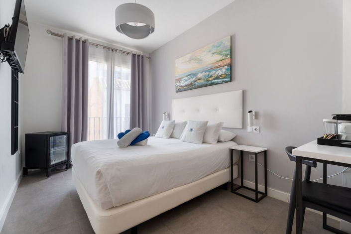 Image No.4-11 Bed Commercial for sale