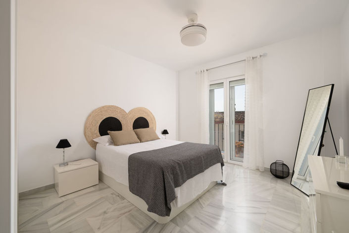 Image No.14-4 Bed Townhouse for sale