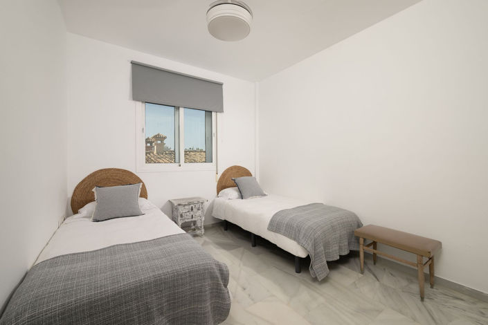 Image No.17-4 Bed Townhouse for sale