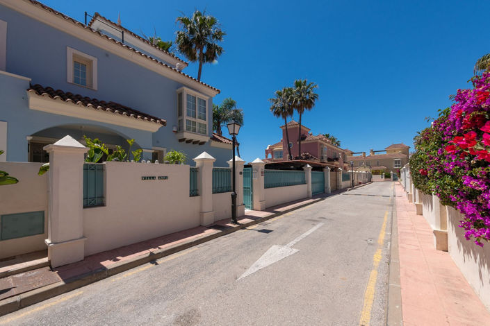 Image No.10-6 Bed Villa for sale