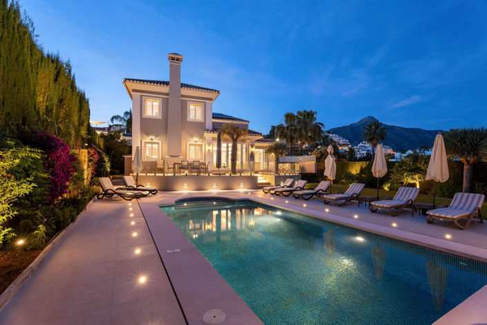 Image No.1-6 Bed Villa for sale