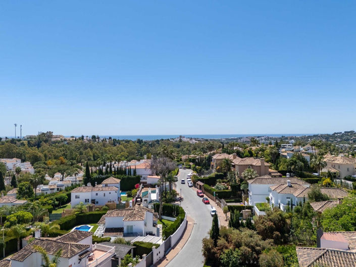 Image No.2-6 Bed Villa for sale