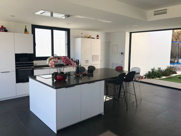 10-bb915d1cb19341576dcdc994b81ab9c5