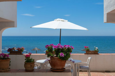 10-bb915d1cb19341576dcdc994b81ab9c5