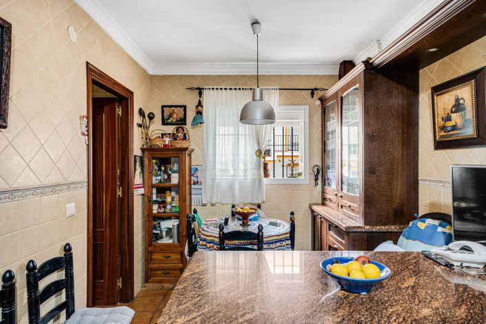 Image No.12-7 Bed Villa for sale