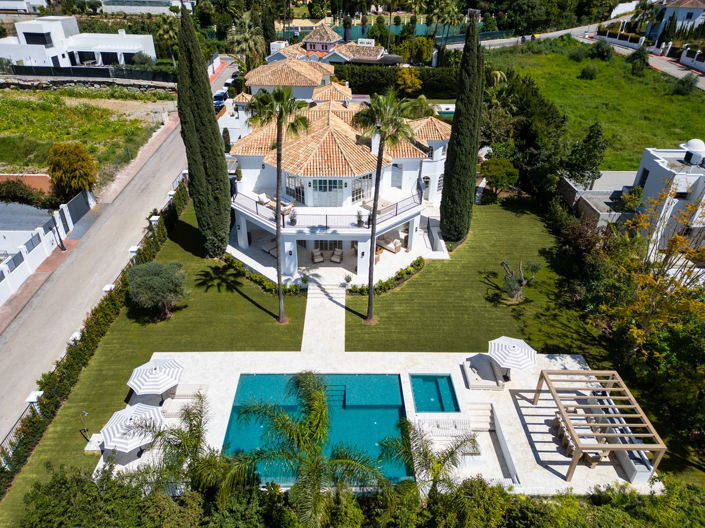 Image No.1-Villa de 5 chambres à vendre à Nueva Andalucia