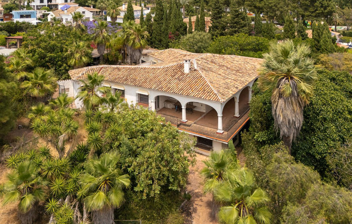 Image No.1-9 Bed Villa for sale