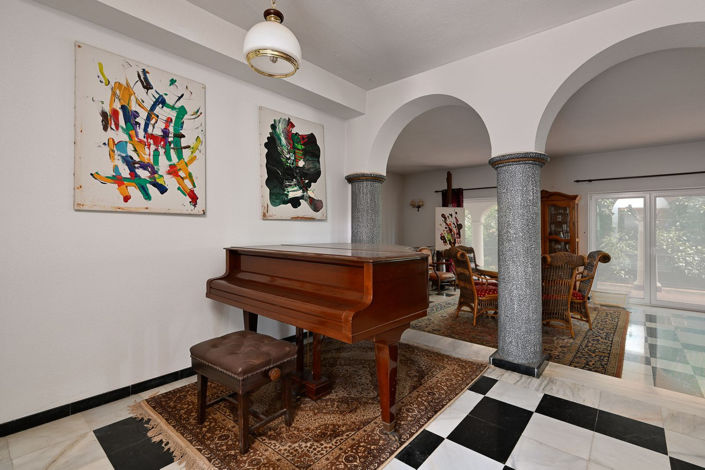 Image No.16-9 Bed Villa for sale