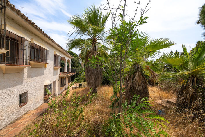 Image No.4-9 Bed Villa for sale