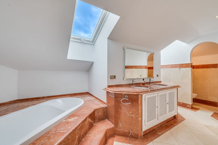 Image No.28-4 Bed Villa for sale