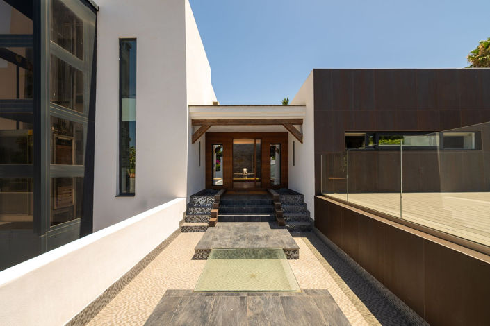 Image No.11-8 Bed Villa for sale