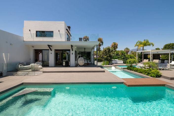 Image No.3-8 Bed Villa for sale