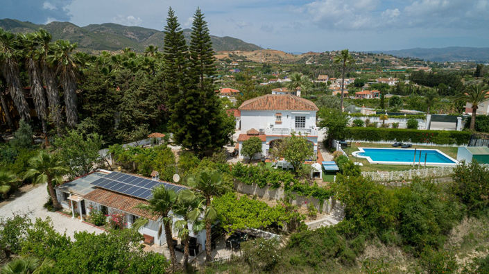 Image No.1-6 Bed Villa for sale