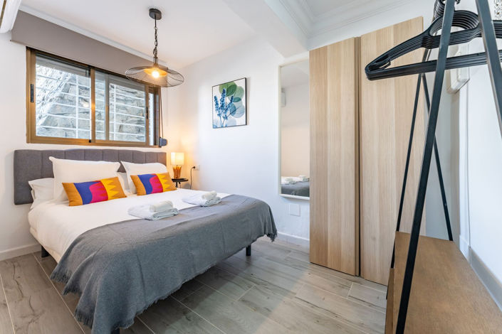 Image No.12-7 Bed Apartment for sale