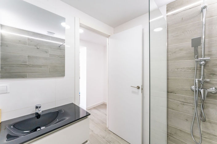 Image No.14-7 Bed Apartment for sale