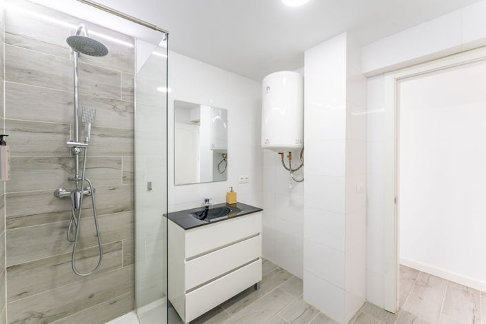 Image No.24-7 Bed Apartment for sale